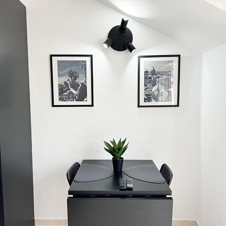 Black N' White Дубровник Екстериор снимка